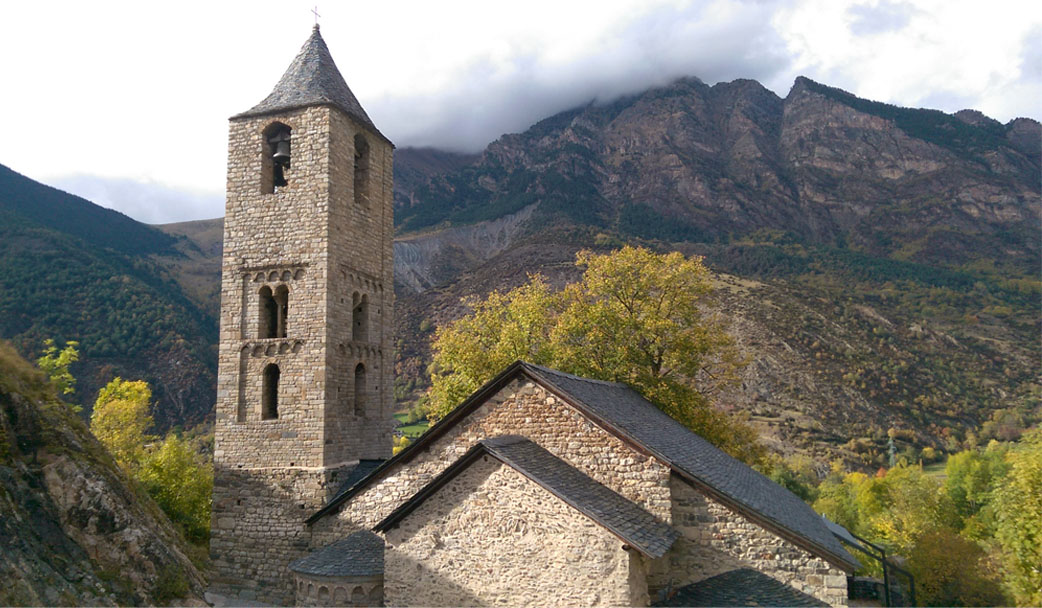 Vista de l'església de Sant Joan de Boí des de l'exterior. 