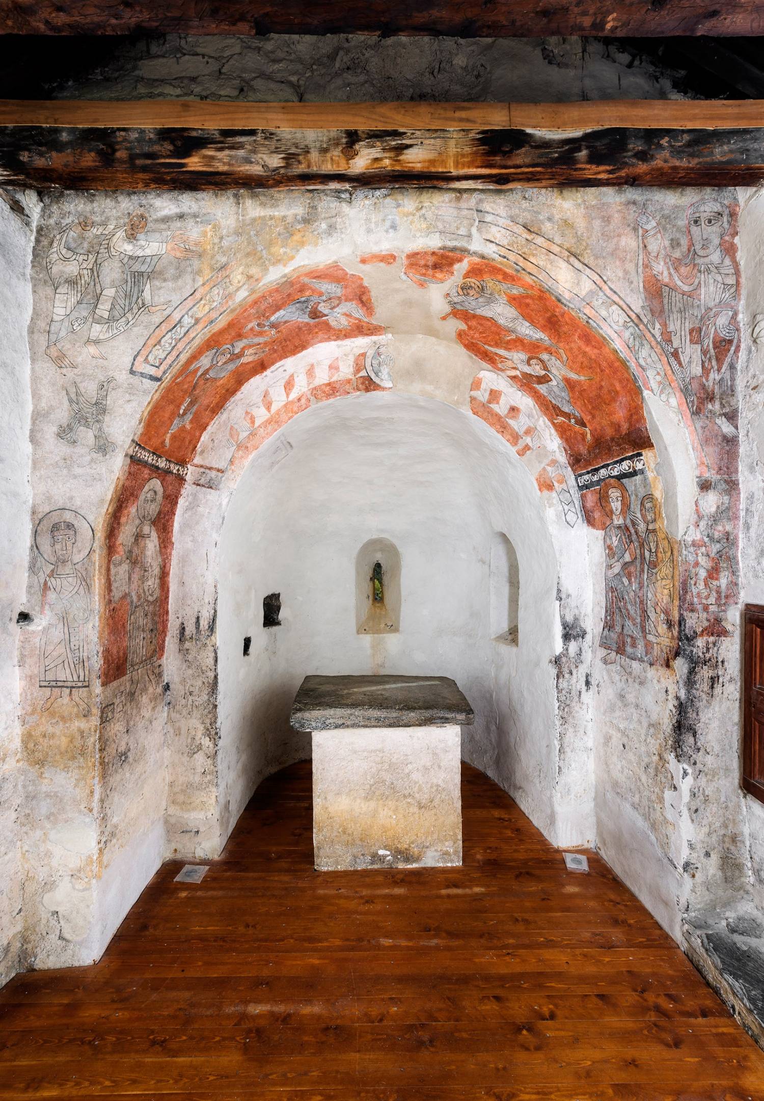 Pintura mural a l'absis de l'església de Sant Serni de Nagol. 