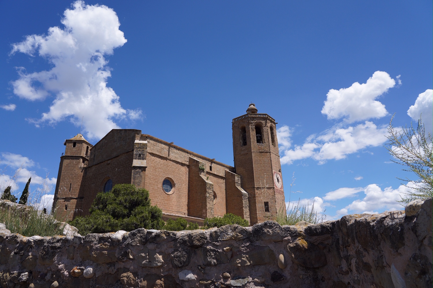 Vista exterior de l'església de Santa Maria de Balaguer.