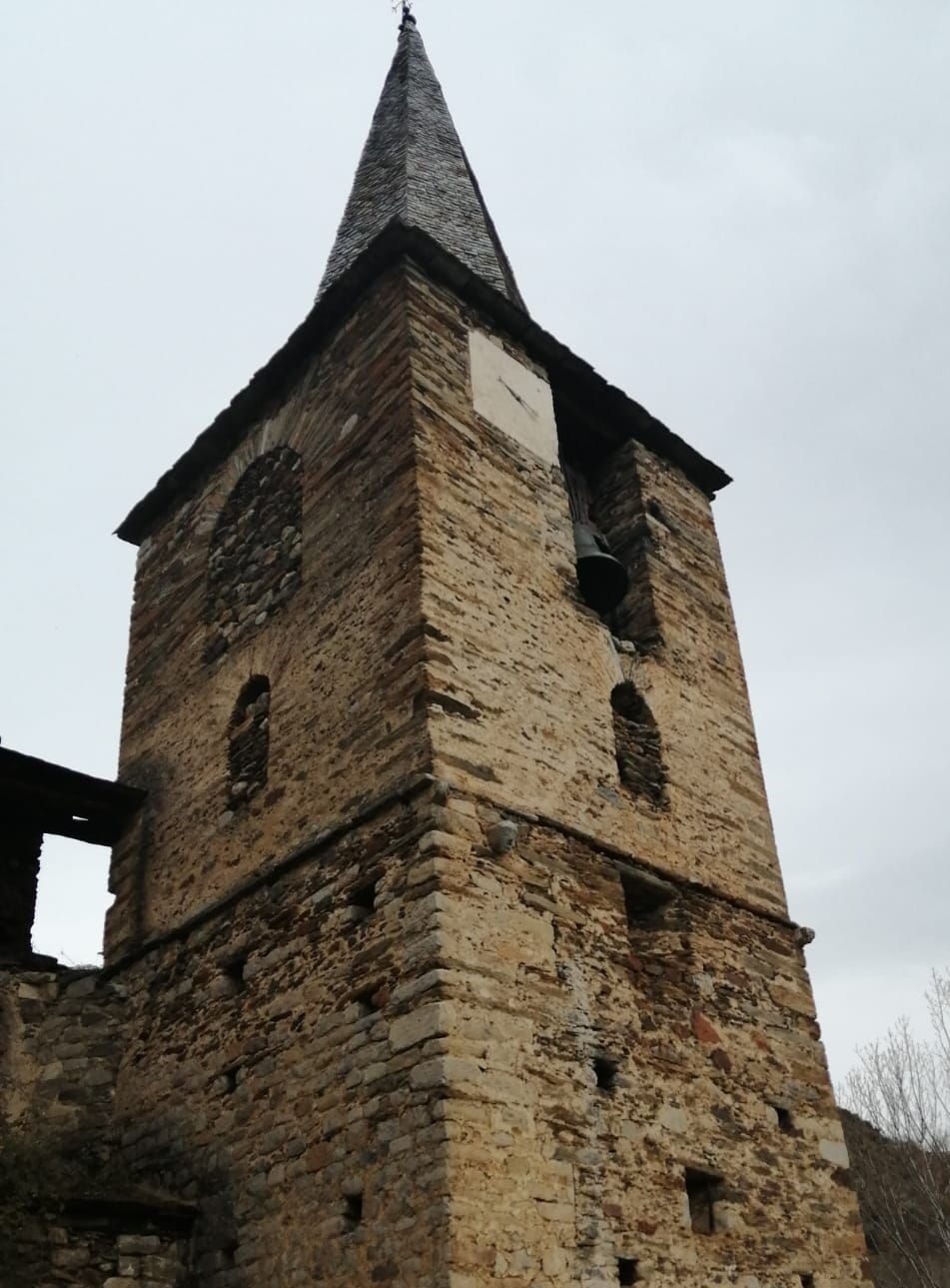Campanar de Sant Llorenç d'Isavarre.
