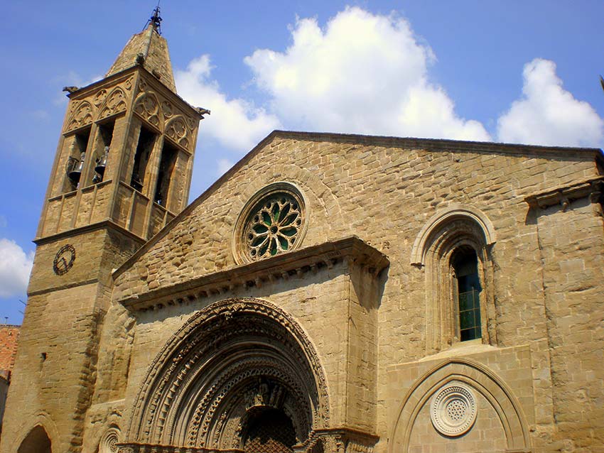 Vista exterior de l'església de Santa Maria d'Agramunt. 