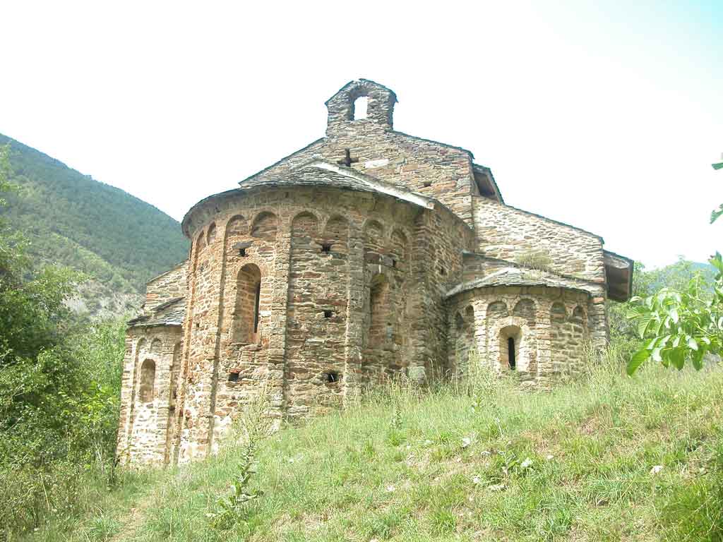 L'església de Sant Pere de Burgal vista des de l'absis.