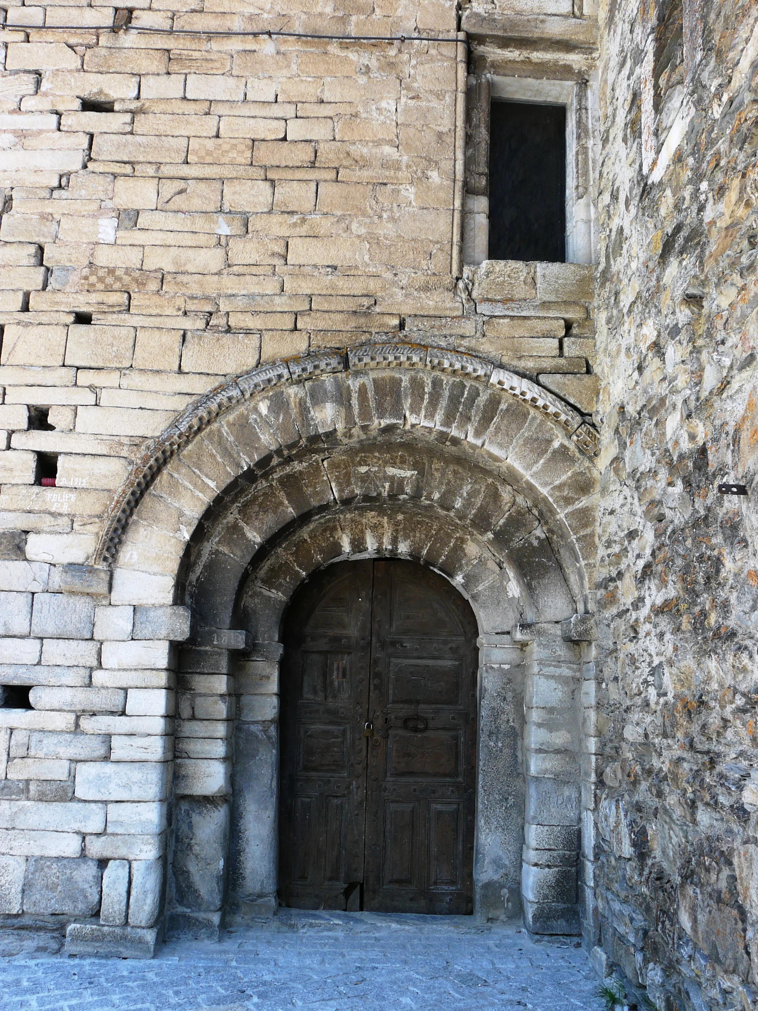 Portalada principal de l'església de Sant Fèlix de Bagergue. 