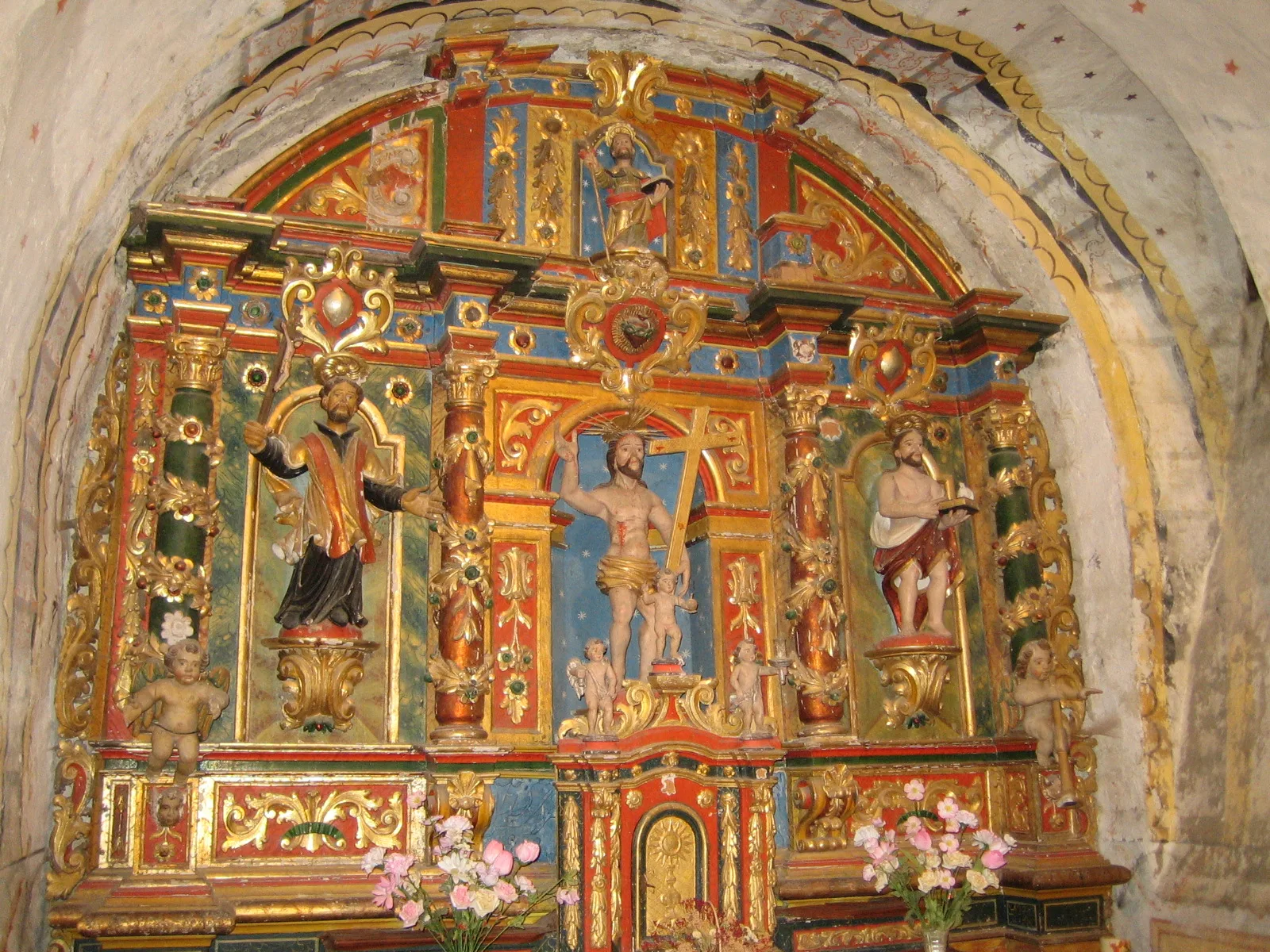 Retaule de la Santa Creu, d'estil barroc i procedent de l'església de Sant Ròc de Begós. 